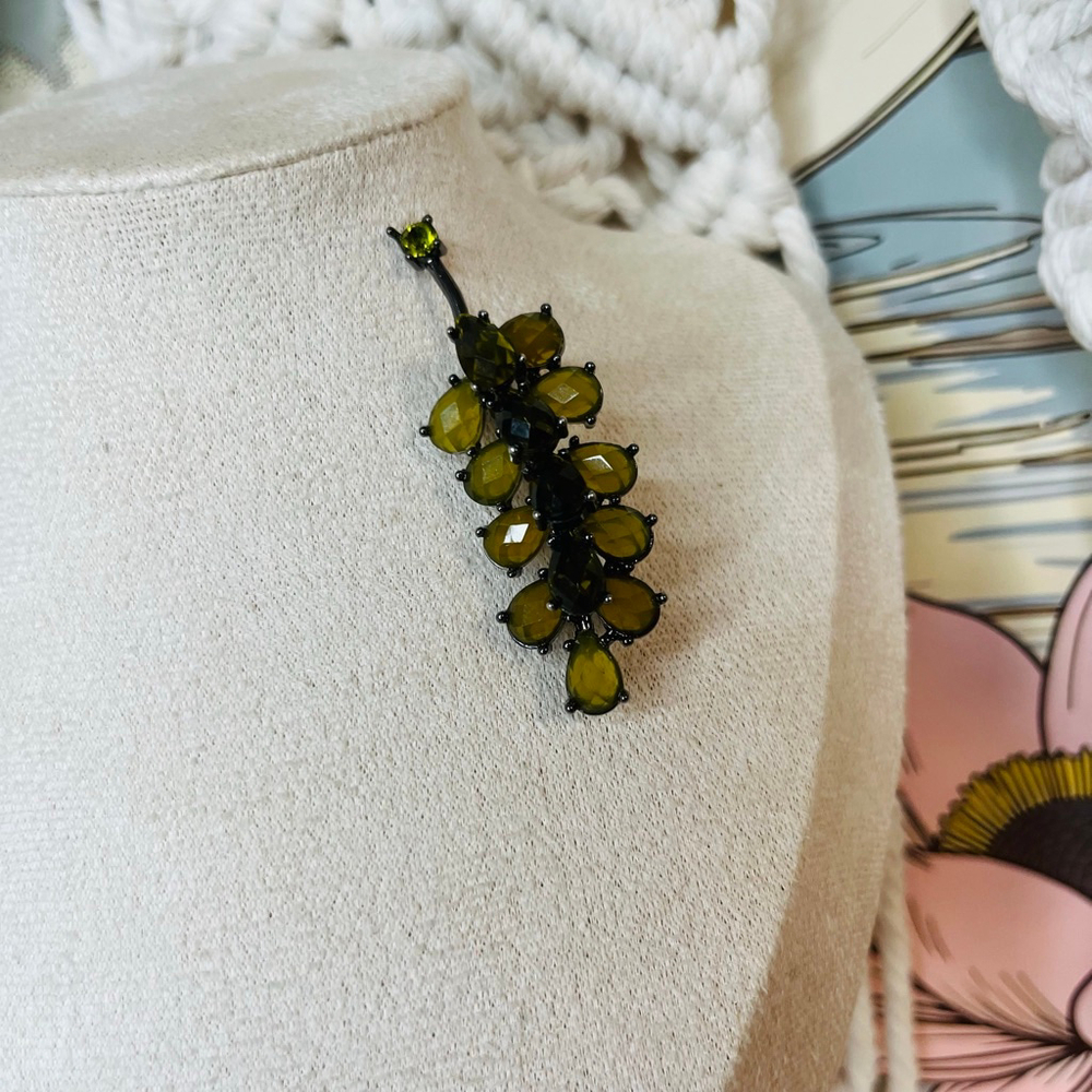 Vintage Leaf Laurel Brooch Pin | Green Acrylic | Elegant Statement Piece - Picture 4 of 7